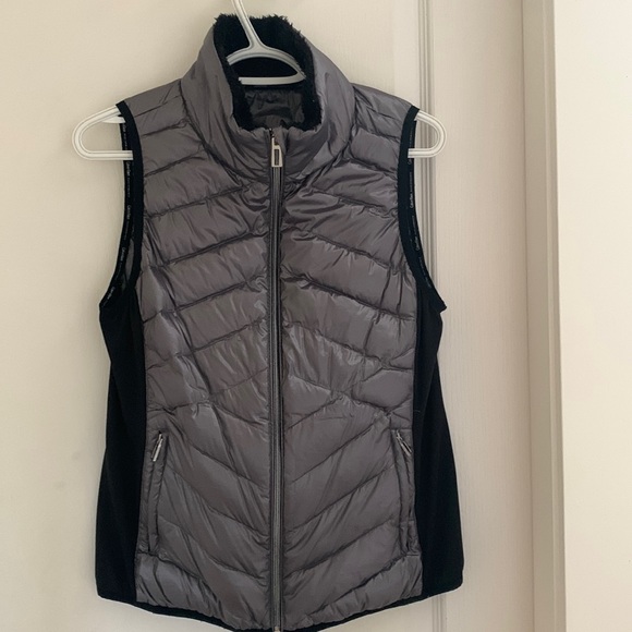 Calvin Klein vest - Picture 1 of 8
